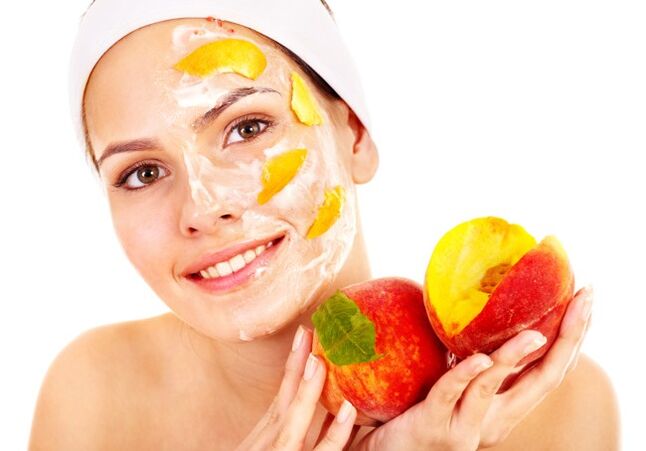 La mascarilla de frutas es una gran manera de blanquear, nutrir y rejuvenecer la piel del rostro. 