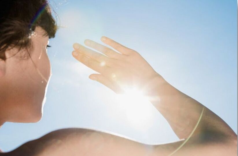 La exposición al sol de la piel acelera el envejecimiento cutáneo. 